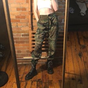 Urban Outfitters Camouflage Pants Size Small